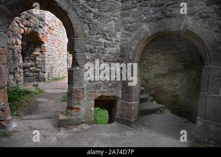 Die mittelalterliche Burg Nanstein ist die Ruine einer Burg in der Nähe von landstuhl in der westlichen Pfalz. | | Verwendung weltweit Stockfoto