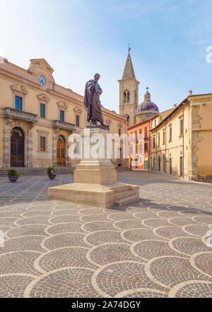 Sulmona (Abruzzen, Italien) - Eine künstlerische Stadt in der Provinz von L'Aquila, im Herzen der Region Abruzzen Majella National Park, berühmt für die comfits. Stockfoto