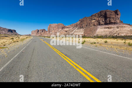 Landschaft und Aussicht auf die Ausläufer der Felsen in der Nähe RN 25, National Highway 25, Patagonien, Argentinien Stockfoto