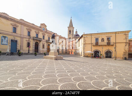 Sulmona (Abruzzen, Italien) - Eine künstlerische Stadt in der Provinz von L'Aquila, im Herzen der Region Abruzzen Majella National Park, berühmt für die comfits. Stockfoto