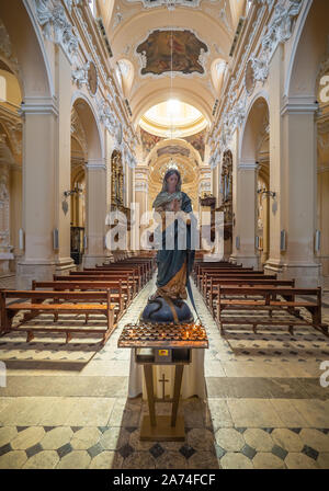 Sulmona (Abruzzen, Italien) - Eine künstlerische Stadt in der Provinz von L'Aquila, im Herzen der Region Abruzzen Majella National Park, berühmt für die comfits. Stockfoto