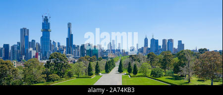 Melbourne Stadtbild Panoramaansicht vom Schrein der Erinnerung an einem sonnigen Tag. Stockfoto