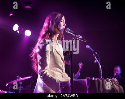 Weyes Blut (Natalie Mering) im Konzert an der Manchester Academy, UK, 29. Oktober 2019 Stockfoto