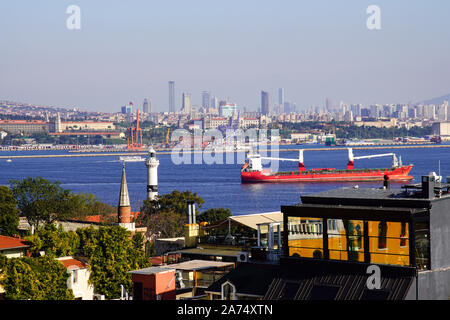Ansicht des geschäftigen Bosporus, Istanbul, Türkei. Stockfoto