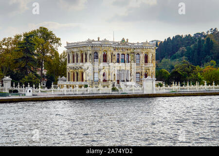 Palast der Küçksu, Barock, auf der asiatischen Bank auf die Meerenge des Bosporus, Istanbul, Türkei. Stockfoto