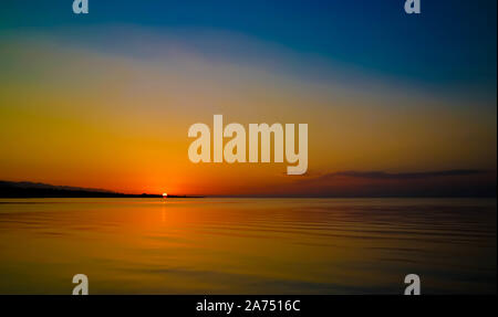 Sunrise Panoramablick zum Issyk-Kul See in Cholpon-Ata, Kirgisistan Stockfoto