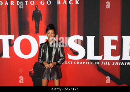 Los Angeles, CA. 29 Okt, 2019. Kyliegh Curran bei der Ankunft für den Arzt schlafen Premiere, Regency Dorf Theater - Westwood, Los Angeles, CA 29 Oktober, 2019. Credit: Priscilla Grant/Everett Collection/Alamy leben Nachrichten Stockfoto