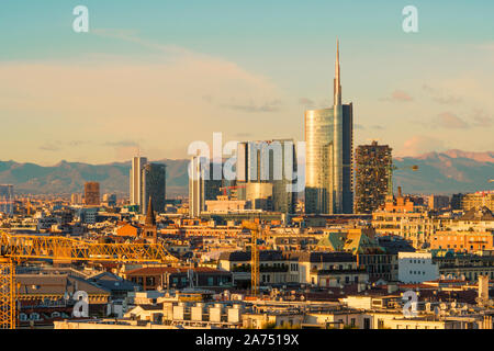 Mailand (Italien) Skyline mit modernen Wolkenkratzern in Porta Nuova business district. Panoramablick von Milano City. Italienische Landschaft. Stockfoto