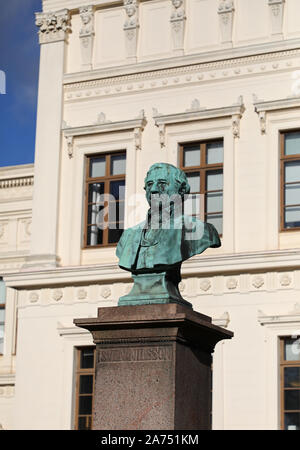 Die Universität befindet sich im Gebäude der Universität Lund und wurde von Helgo Zettervall konzipiert. Es liegt zentral in Lund im Park Lundagård entfernt. Büste, die die renommierte Zoologe Sven Nilsson (1787-1883) und wurde im Jahre 1902 von dem Bildhauer Walter Runeberg. Foto Jeppe Gustafsson erstellt Stockfoto