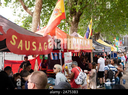 International Food Festival in Greenwich, London, UK. Verkäufer, die Straße Essen aus verschiedenen Ländern. Stockfoto