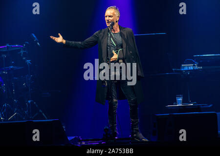 Mailand Italien. 29. Oktober 2019. Der englische Singer/Songwriter und bassist Gordon Matthew Thomas Sumner, bekannt als STING führt live auf der Bühne des Mediolanum Forum während des 'My Songs Tour 2019". Stockfoto