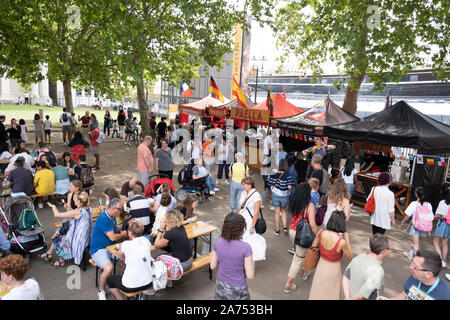 International Food Festival in Greenwich, London, UK. Verkäufer, die Straße Essen aus verschiedenen Ländern. Stockfoto