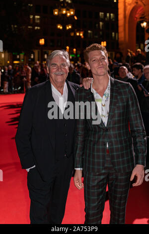 FRANKFURT AM MAIN, Deutschland - 18. Oktober 2019: Daniel Donskoi und Peter Simonischek Ankunft auf dem roten Teppich an der Hessischen Film- und Kinopreis 2019, Roter Teppich, Frankfurt am Main Stockfoto