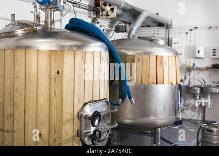 Tanks für die Lagerung und die Vergärung von Bier in der modernen Bier Factory Stockfoto