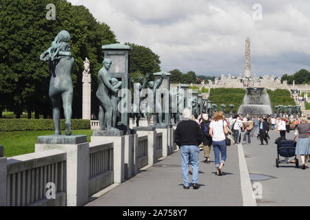 VIGELANDS Skulpturenpark in Frogner Park Oslo, wo die norwegischen Künstler Gustav Vigeland mehr als 200 sculture in Granit Bronze und Eisen werden platziert Stockfoto