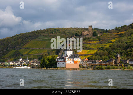 Deutsche Rhein Burgen Pfalzgrafenstein und Gutenfels, Kaub, Deutschland Stockfoto