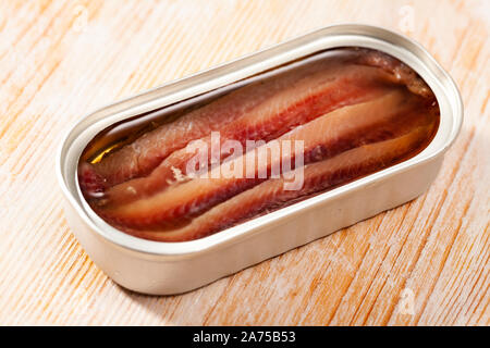 Geöffnete Dose Sardellen Filet in Öl Stockfoto