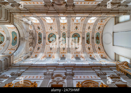 Oporto, Portugal - 20. Juli 2019: Kuppel der gotischen Kirche des Hl. Franziskus (Igreja de Sao Francisco) in Porto, Portugal Stockfoto