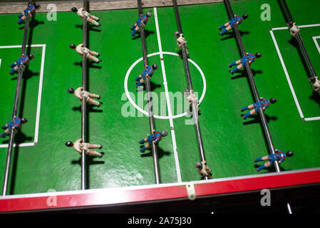 Table Soccer (futbolín) auf einem spanischen Bar Stockfoto