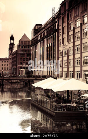 Deutschland, Hamburg, Altstadt, Cafe am Kanal Stockfoto