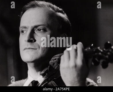 Yedhudi Menhin, amerikanischer Geiger, in einer Aufnahmen zum Spielfilm 'Sabine und die hundert Männer', Deutschland 1960. Amerikanische Geiger Yehudi Menuhin in 'Sabine und Sterben der Film hundert Maenner", Deutschland 1960. Stockfoto