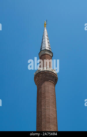 Istanbul: Eines der Minarette der Hagia Sophia, dem ehemaligen griechischen orthodoxen christlichen patriarchalischen Kathedrale, später Ottoman Imperial Moschee, heute ein Museum Stockfoto
