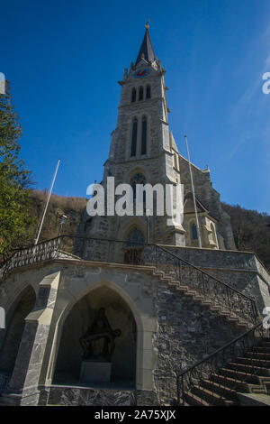 St. Florin Kathedrale auf der Hauptstraße in Vaduz, der Hauptstadt von Liechtenstein Stockfoto