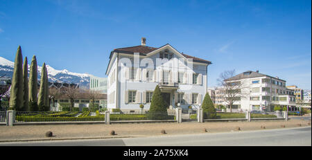 Spaziergang durch die wunderschönen Straßen von Vaduz, der Hauptstadt Liechtensteins. Stockfoto