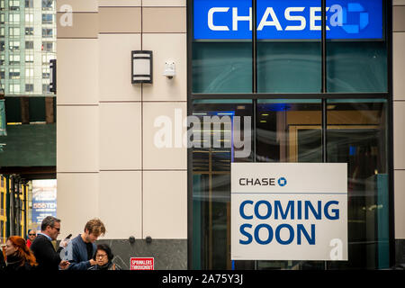 New York NY/USA - Oktober 18, 2019 ein bald geöffnet werden Zweig der JPMorgan Chase Bank in New York Stockfoto