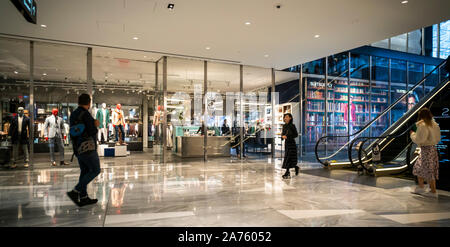 Die SuitSupply store in Hudson Yards in New York am Mittwoch, 23. Oktober 2019. (© Richard B. Levine) Stockfoto
