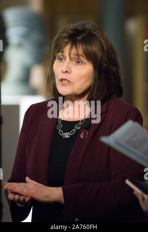 Edinburgh, 30. Oktober 2019. Im Bild: Jeane Freeman MSP-Kabinett Ministerin für Gesundheit und Sport, während ein TV-Interview in das Parlament über die Finanzierung und die NHS sprechen gesehen. Credit: Colin Fisher/Alamy leben Nachrichten Stockfoto