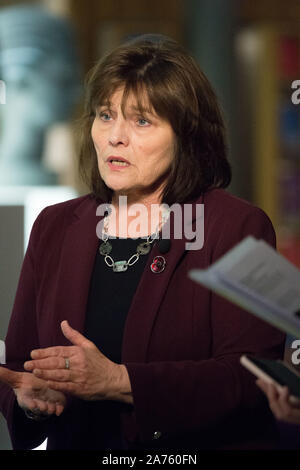 Edinburgh, 30. Oktober 2019. Im Bild: Jeane Freeman MSP-Kabinett Ministerin für Gesundheit und Sport, während ein TV-Interview in das Parlament über die Finanzierung und die NHS sprechen gesehen. Credit: Colin Fisher/Alamy leben Nachrichten Stockfoto