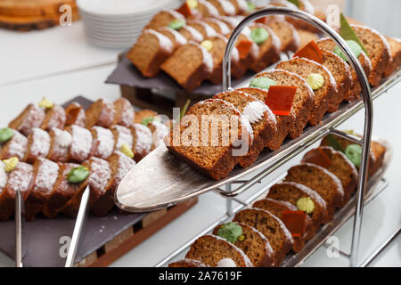 Catering Service. Karotte Kürbistorte bei Ereignis Stockfoto