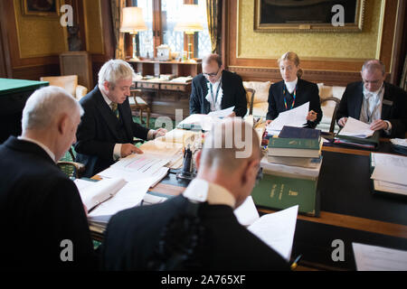 Auf 0001 Donnerstag, 31. Oktober zuvor noch nicht emittierte Foto vom 14/10/19 Der Sprecher des Unterhauses, John Bercow Holding eine tägliche Begegnung mit Mitarbeitern auf das House of Commons business für den Tag vor der Teilnahme an der Queen's Speech diskutieren ein Embargo verhängt. Der Sprecher hat zehn Jahre gedient und beabsichtigt, sich vor den nächsten Wahlen zu kandidieren. Stockfoto