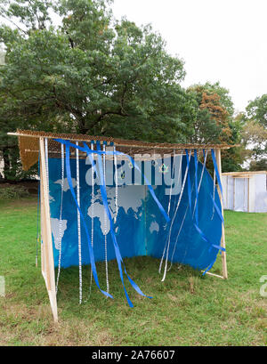 Sukka, oder Sukkot, temporäre Hütte, auf der Anzeige für die jüdischen Feiertags von Sukkot. Stockfoto