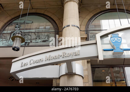 Eingang Les Cours Mont-Royal Fashion Mall auf indowntown Peel Street Montreal, Quebec, Kanada Stockfoto