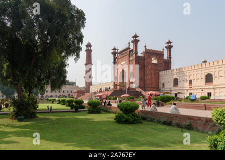 LAHORE, Pakistan - Sep 23, 2019; Badshahi Moschee ist eine der kultigsten von Lahore Wahrzeichen. Stockfoto