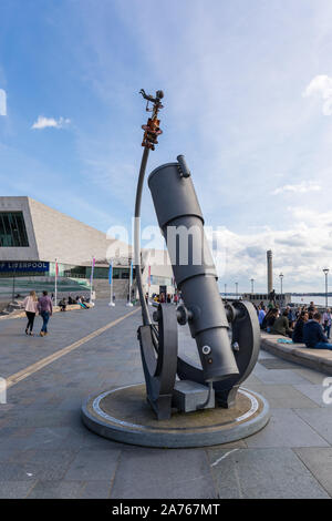 Himmel & Erde Skulptur von Andy, Astronom Jeremiah Horrocks, Pier Head, Liverpool, Merseyside, UK gewidmet Stockfoto