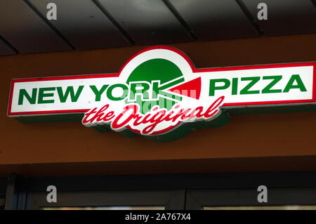 Arnhem, Niederlande - 29 Oktober, 2019: New York Pizza logo, New York Pizza ist eine niederländische fast food Kette spezialisiert auf Pizzas Stockfoto