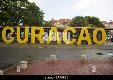 Die Briefe Curacao in Willemstad, dem Zeichen der Insel Stockfoto