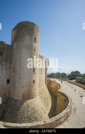 Besuchen Sie die beeindruckende Burg - "Castell de Bellver" in Palma De Mallorca in Spanien. Stockfoto