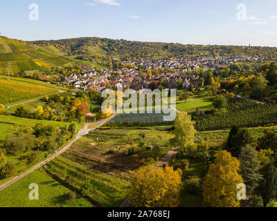 Uhlbach, ein Vorort von Stuttgart inmitten von Weinbergen Stockfoto