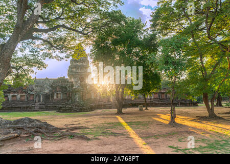 Das schöne steinerne Burg in Phimai Historical Park. Prasat Hin Phimai alten Khmer Tempel in der Provinz Nakhon Ratchasima Thailand. Phimai Stein geworfen Stockfoto
