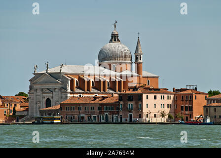 Die Chiesa del Santissimo Redentore (Englisch: Kirche des Heiligsten Erlösers), allgemein bekannt als Il Redentore, ist eine Kirche auf der Giudecca in. Stockfoto