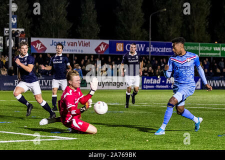 Den Haag, Niederlande. 30 Okt, 2019. DEN HAAG - 30-10-2019, deutscher Fußball, eredivisie Saison 2019-2020. Willem II Spieler Mike Tresor Ndayishimiye Kerben die 0-2 während des Spiels schnell - Willem II. Pokalspiel der ersten Runde. Credit: Pro Schüsse/Alamy leben Nachrichten Stockfoto