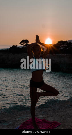 Yoga in einem himmlischen Ort Stockfoto