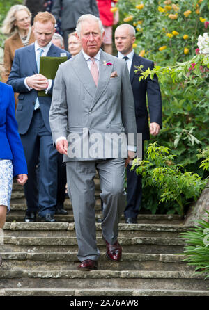 Der Prinz von Wales als Präsident des National Trust zu Besuch bei Chartwell House, der ehemalige Landsitz von Sir Winston Churchill, der Restaurierung unterzogen hat. Stockfoto