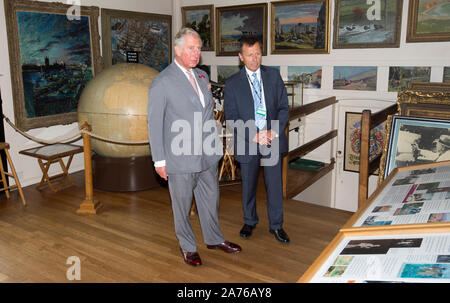 Der Prinz von Wales als Präsident des National Trust zu Besuch bei Chartwell House, der ehemalige Landsitz von Sir Winston Churchill, der Restaurierung unterzogen hat. Stockfoto