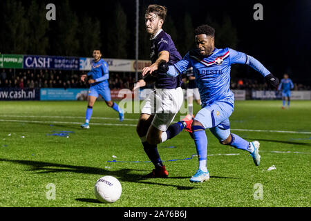 Den Haag, Niederlande. 30 Okt, 2019. DEN HAAG - 30-10-2019, deutscher Fußball, eredivisie Saison 2019-2020. Schnelle Spieler Max Lejeune, Willem II Spieler Che Nunnely während des Spiels schnell - Willem II. Pokalspiel der ersten Runde. Credit: Pro Schüsse/Alamy leben Nachrichten Stockfoto