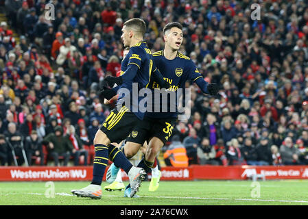 Liverpool, Großbritannien. 30 Okt, 2019. Gabriel Martinelli von Arsenal (rechts) feiert, nachdem seine Mannschaften 3. Ziel zählen. Carabao Schale, EFL Cup Runde 4 Match, Liverpool V Arsenal bei Anfield Stadion in Liverpool am Mittwoch, den 30. Oktober 2019. Dieses Bild dürfen nur für redaktionelle Zwecke verwendet werden. Nur die redaktionelle Nutzung, eine Lizenz für die gewerbliche Nutzung erforderlich. Keine Verwendung in Wetten, Spiele oder einer einzelnen Verein/Liga/player Publikationen. pic von Chris Stading/Andrew Orchard sport Fotografie/Alamy Live news Credit: Andrew Orchard sport Fotografie/Alamy leben Nachrichten Stockfoto